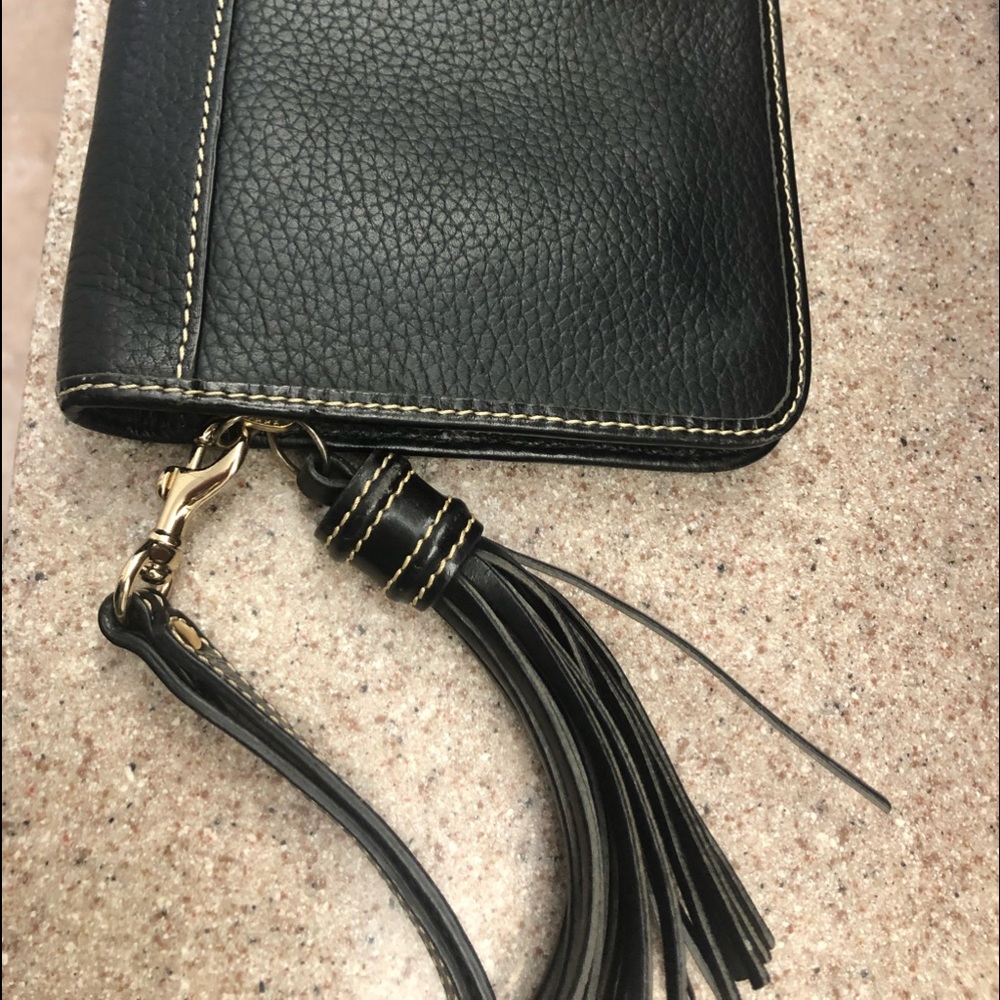 Dooney & Bourke wristlet zip around wallet - Picture 4 of 10